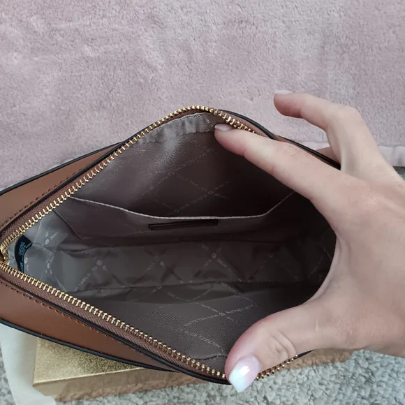 Michael Kors Brown Monogram Jet Set Crossbody Bag - Picture 7 of 13